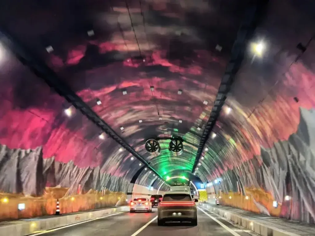 Xinjiang Tianshan Shengli Tunnel